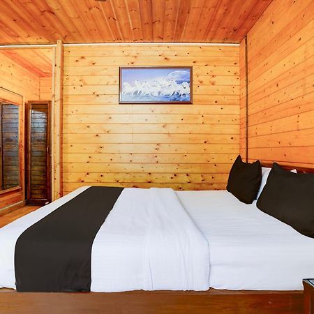 Super Townhouse Morjim Hotel Buitenkant foto