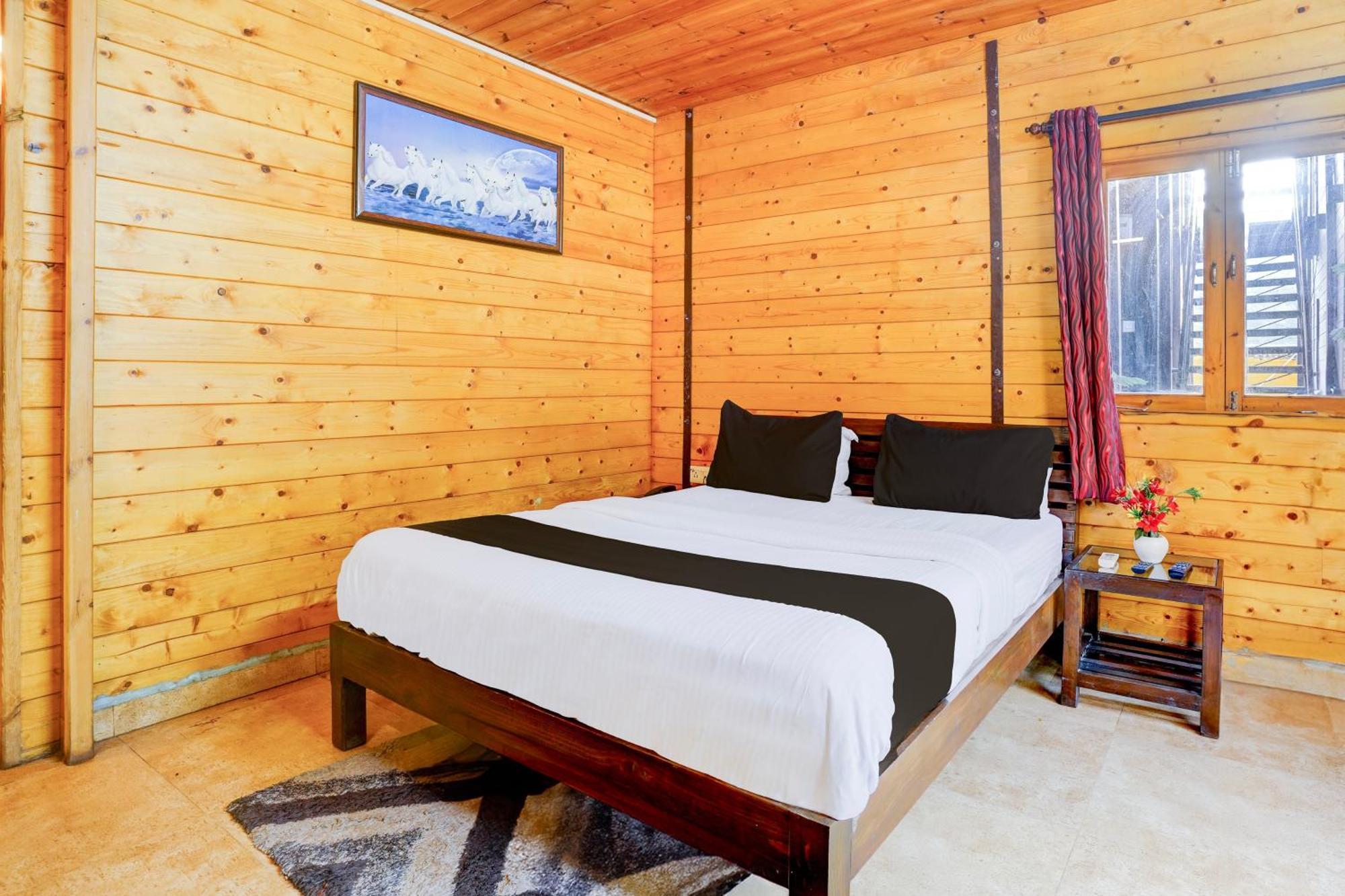 Super Townhouse Morjim Hotel Buitenkant foto