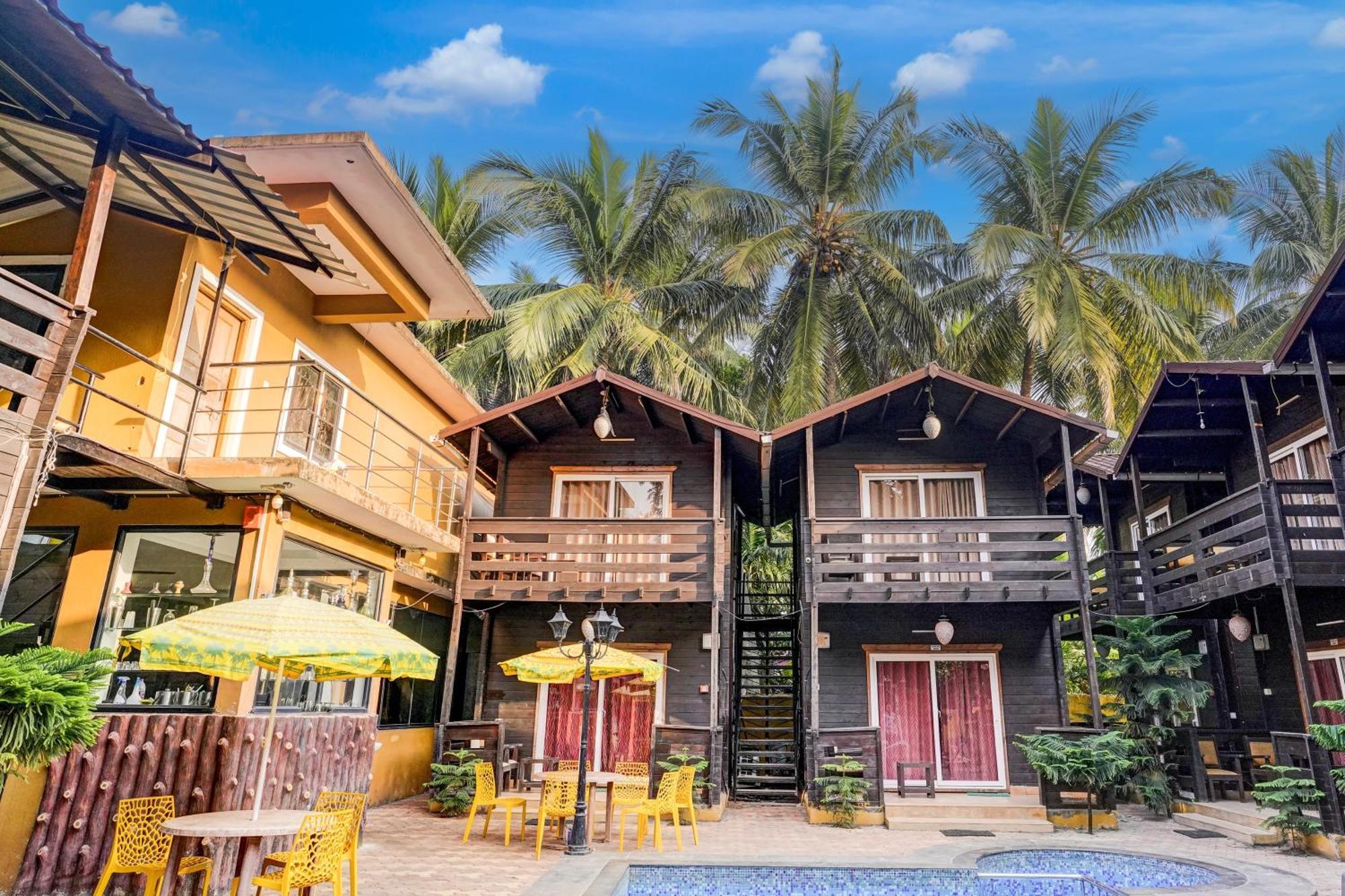 Super Townhouse Morjim Hotel Buitenkant foto