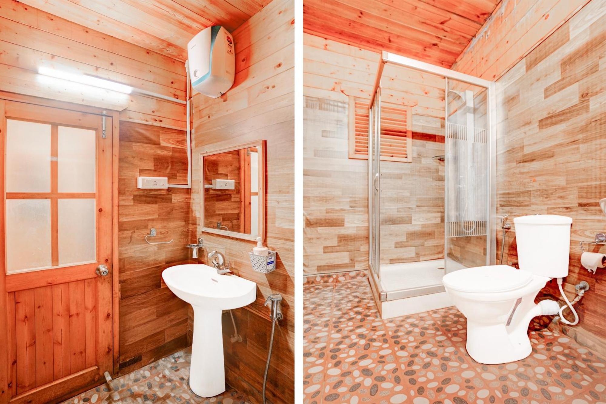 Super Townhouse Morjim Hotel Buitenkant foto